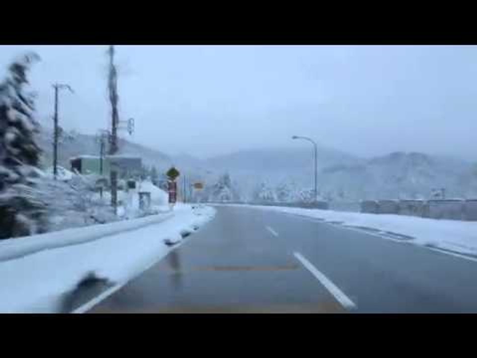 トンネルを抜けると雪国であった。