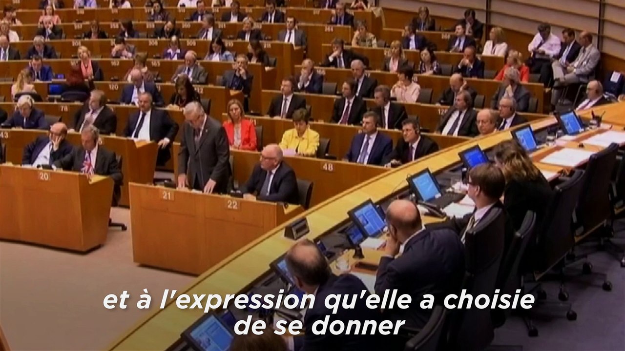 "Pourquoi es-tu là ?" Junker interpelle le pro-Brexit Farage