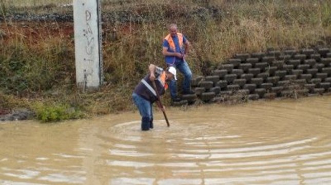 İstanbul Sular Altında! Araçlar Mahsur Kaldı, Sürücüler Zor Anlar Yaşadı