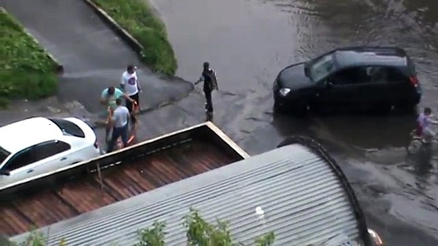 Хороший дождь был в городе Орле, Машины глохнут в лужах после дождя, Город Орёл 2016 год