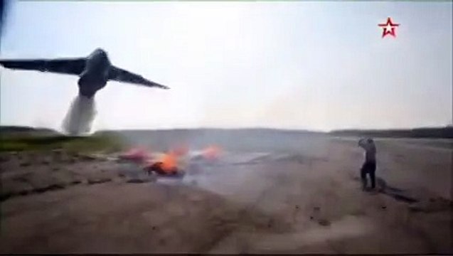 Ил-76. Сброс 42 тонн воды на оператора! Жесть