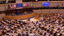 البرلمان الأوروبي يطالب بريطانيا بالخروج فورا