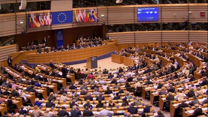 البرلمان الأوروبي يطالب بريطانيا بالخروج فورا