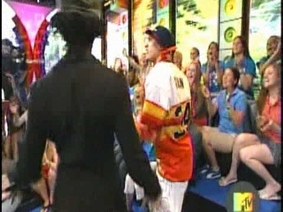 The Pussycat Dolls Vs. Black Eyed Peas - Dance Off (Live @ T