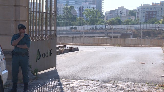 La Guardia Civil detiene a 14 empleados de Adif