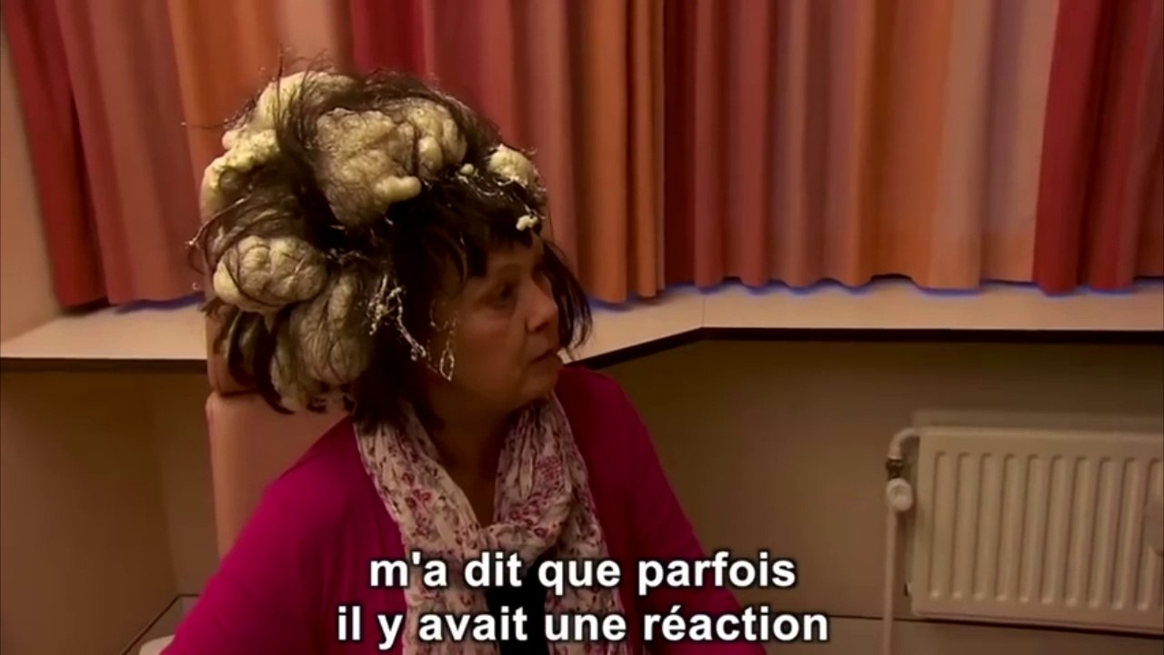 Elle confond mousse à cheveux et mousse expansive