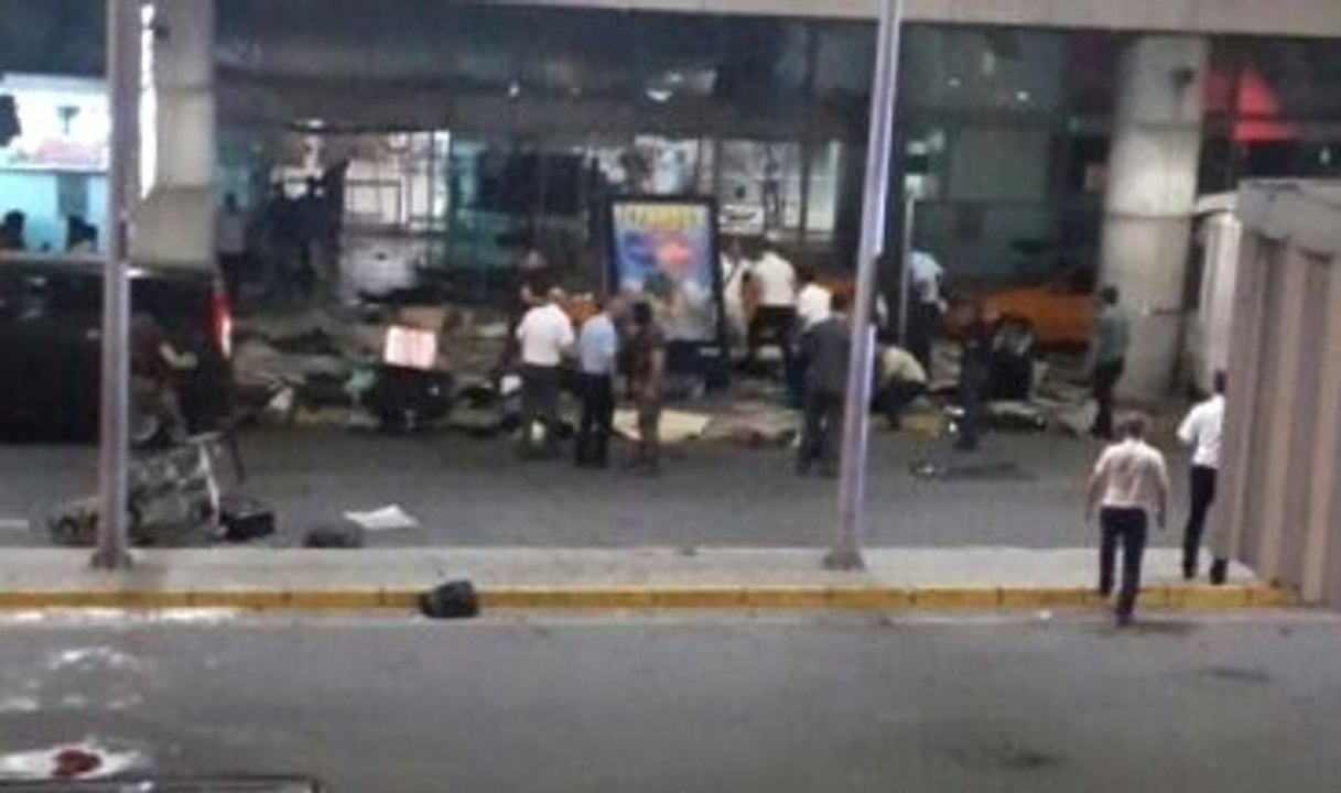 Görgü Tanığı Havalimanı'nda Yaşadığı Dehşeti Anlattı: Taradılar, Biri Kendini Patlattı