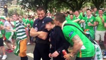 Les fans irlandais draguent une policière française