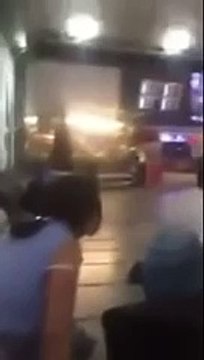 Atatürk HAVA LİMANINDA pATLAMA. OLAY YERİNDEN İLK GÖRÜNTÜLER KAMERADA 28.06.2016 Atatürk hava alanı patlama anı