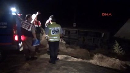 Balıkesir - Tır, Önündeki Traktöre Çarptı 2 Ölü, 4 Yaralı