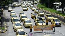 Taxistas protestam contra Uber na Colômbia