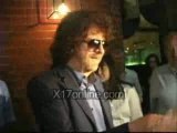 Jeff Lynne signing autographs