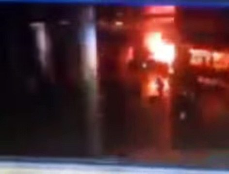 Atatürk Havalimanında Canlı Bomba Patlama Anı - Atatürk Havalimanı Patlama anı Görüntüleri