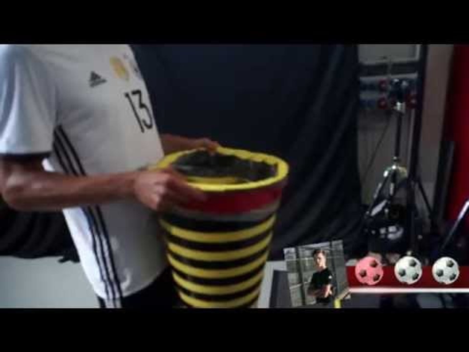 TRICKSHOT FOOTBALL CHALLENGE THOMAS MUELLER