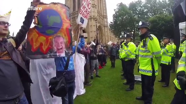 EU supporters sing songs outside Westminster