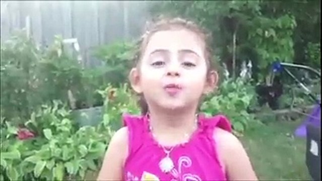 Les imitations d'animaux de cette gamine sont carrément hilarantes