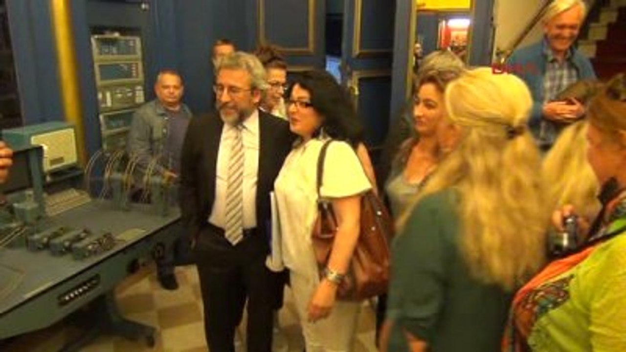 Strasbourg?da Can Dündar ile Dayanışma Gecesi Düzenlendi