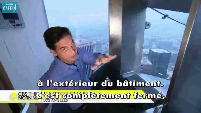 Un toboggan en verre à 300 mètres au-dessus du centre ville de LA est ouvert au public