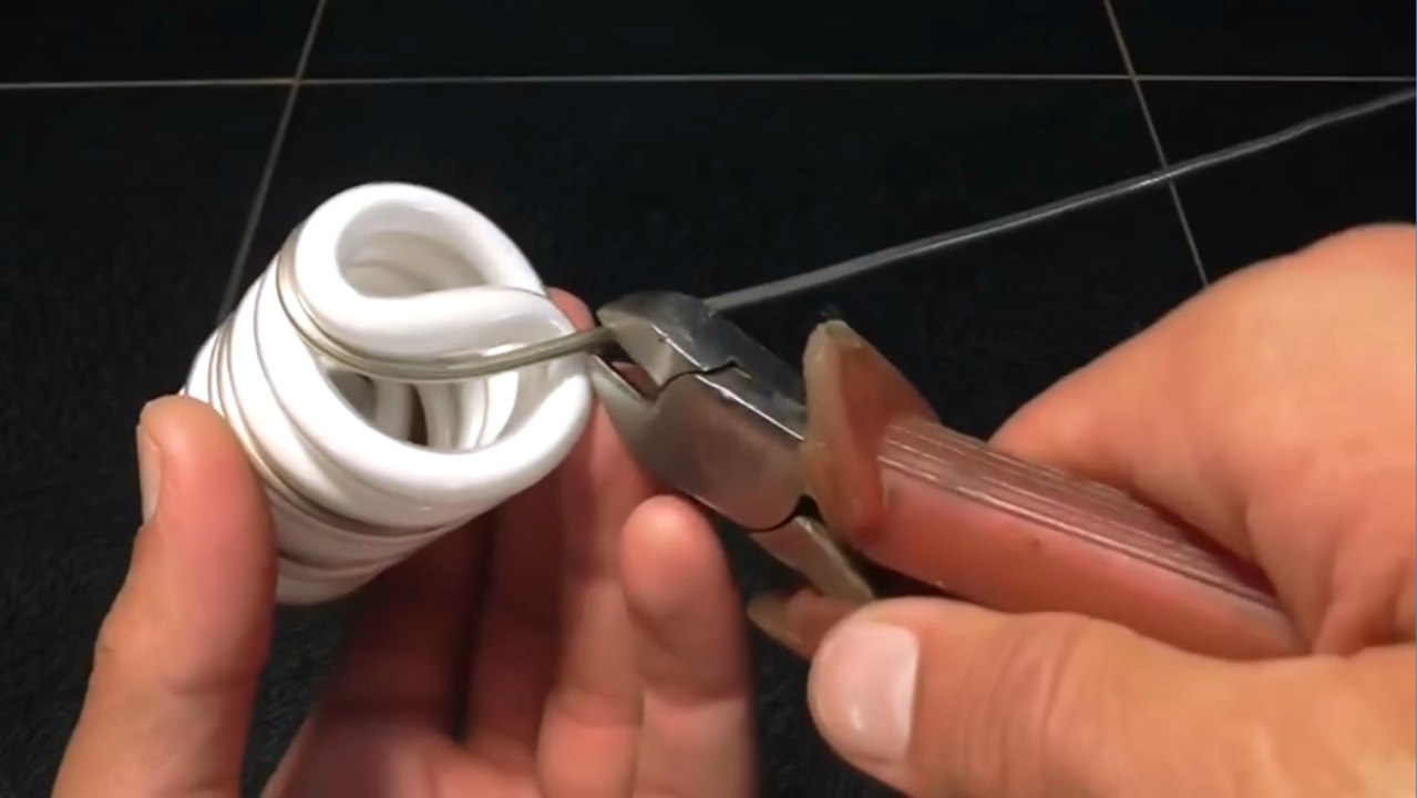 Классная идея! |Эектрошок для летающих насекомых ))