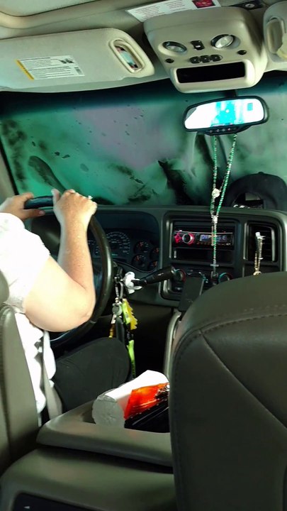 Fail : quand l'eau rentre par le toit de la voiture au Car Wash !!