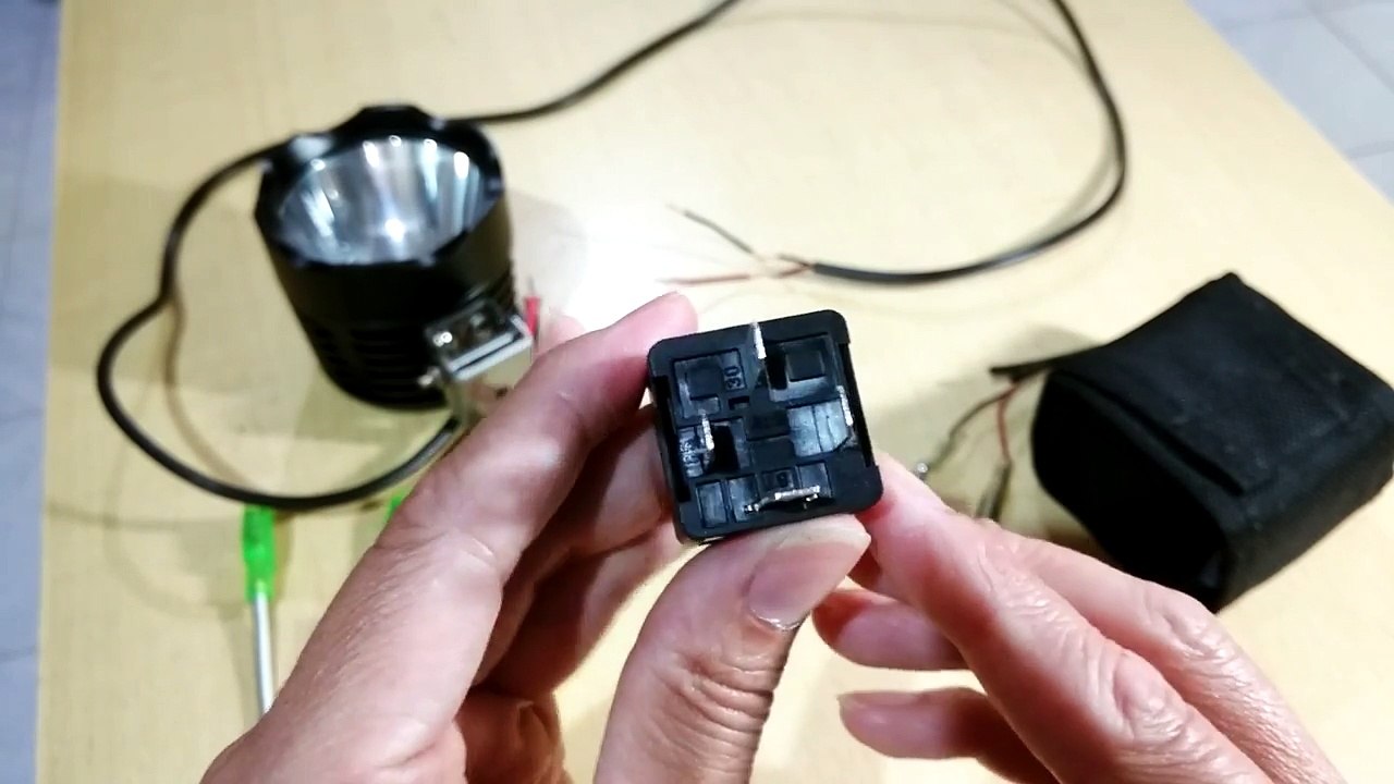 How to test a 4-pin Relay (Electronic on/off Switch) also with connector & led light