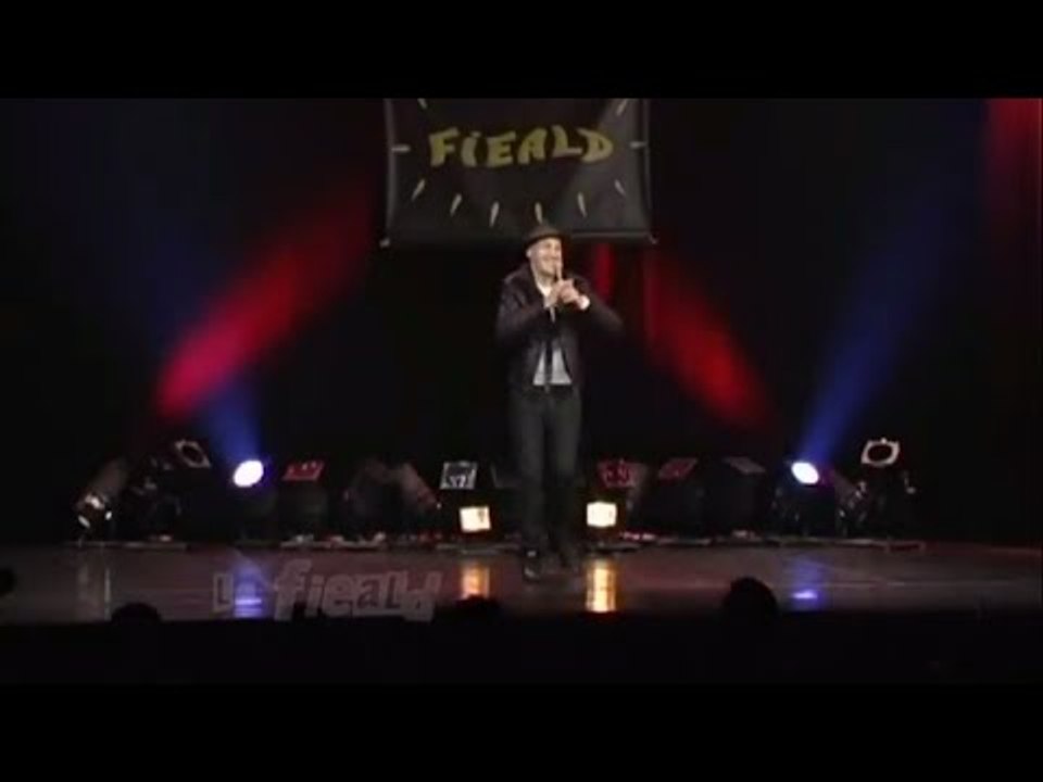 Hasnaoui sur la scène