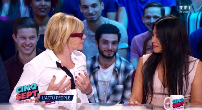 Chantal Ladesou se touche la poitrine en direct ! - ZAPPING TÉLÉ DU 29/06/2016 par lezapping