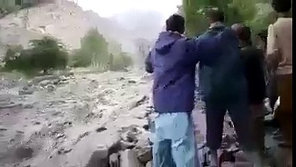 استغفرواللّٰہ پتھروں کا سیلاب دیکھو ضرور آگے شیئر کریں