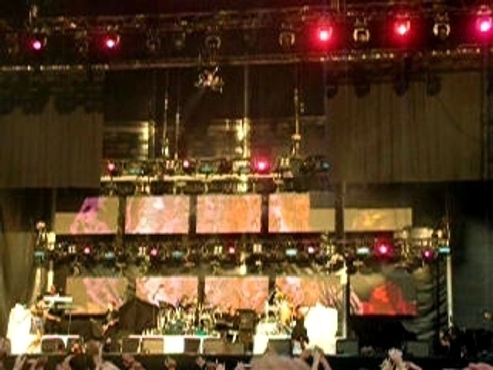 Nelly Furtado - Promiscuous (LIVE Paris 2007)