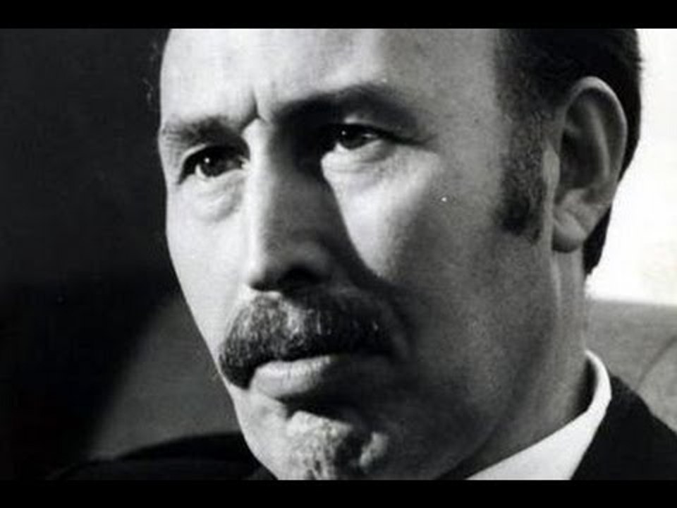 شاهد تواضع الرئيس الراحل هواري بومدين Houari Boumediene
