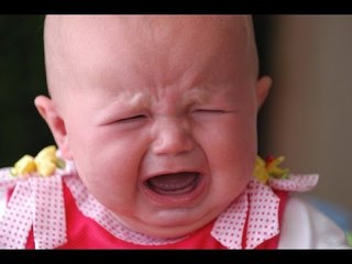 طفل صغير يبكي يريد الزواج