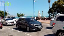 Mais de 100 taxistas protestam contra o aplicativo Uber na Beira-Mar