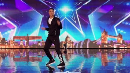 Позитивный танцор. Это нужно видеть!