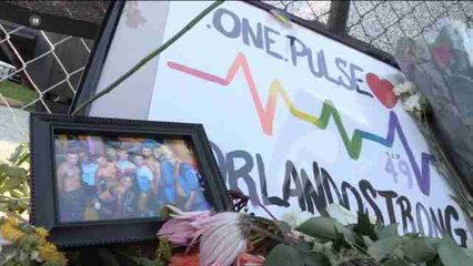 El recuerdo a las víctimas de Orlando continúa en la discoteca de la matanza