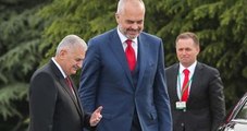 Arnavutluk Başbakanı'yla Yıldırım Arasındaki Boy Farkı Objektiflere Yansıdı