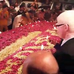 Whats Happening on Amjad Sabri Grave