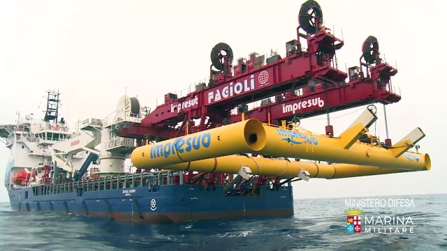 Italia recupera cadáveres de migrantes de barco reflotado