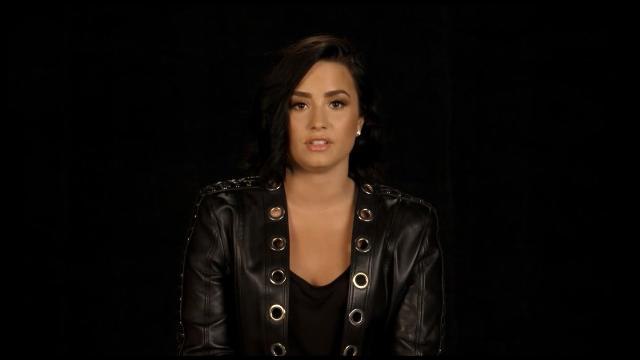 Celebridades honran a los 49 muertos de matanza de Orlando