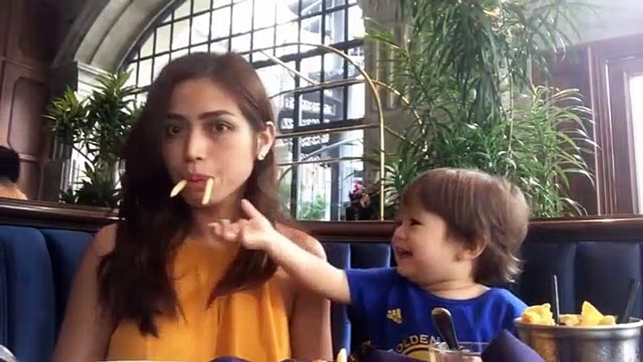 Video Lucu El Barack Alexander Sama Mama Jessica Iskandar Saat Makan Berdua di Restaurant