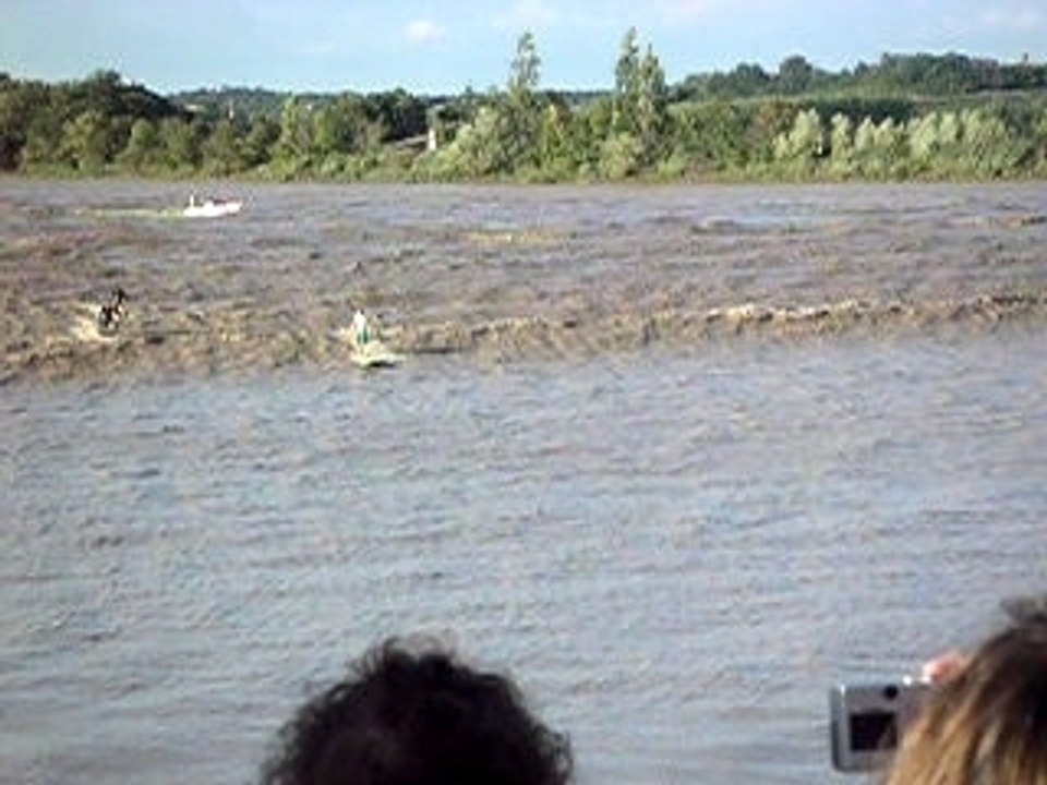 Un mascaret sur la Dordogne