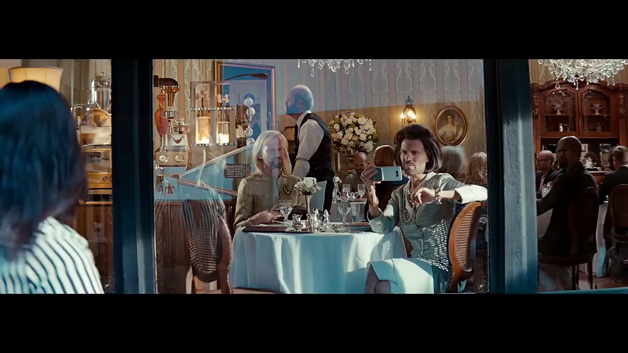 Jason Statham fait la promo du nouveau LG G5 - vidéo