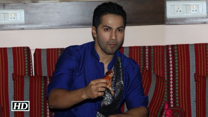 Meet Foodie Varun Dhawan enjoy Iftar Meal Dont Miss