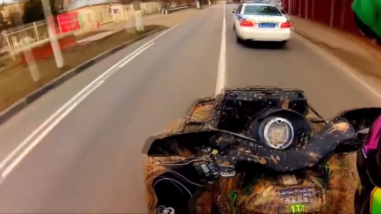 MOTO  Bikers vs Cops