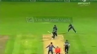 Clever MS Dhoni Dismissed Jacob Oram  Twice in 1 Ball