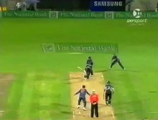 Clever MS Dhoni Dismissed Jacob Oram  Twice in 1 Ball