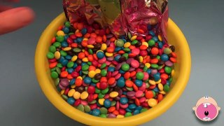 Hidden Surprise Eggs in a Bucket Full of Candy! Part 5_1