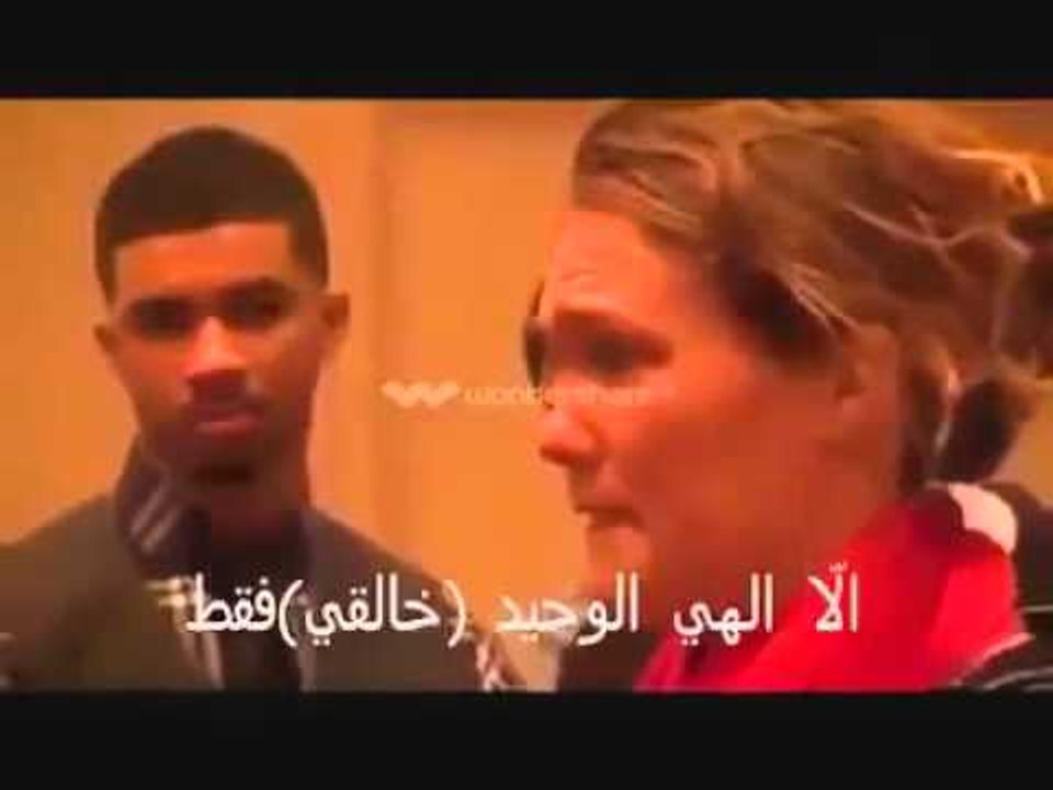 فتاة تعلن إسلامها على يد داعية كان قبلها قسّيسا .. شاهد روعة الاحساس وهى تنطق بالشهادتين