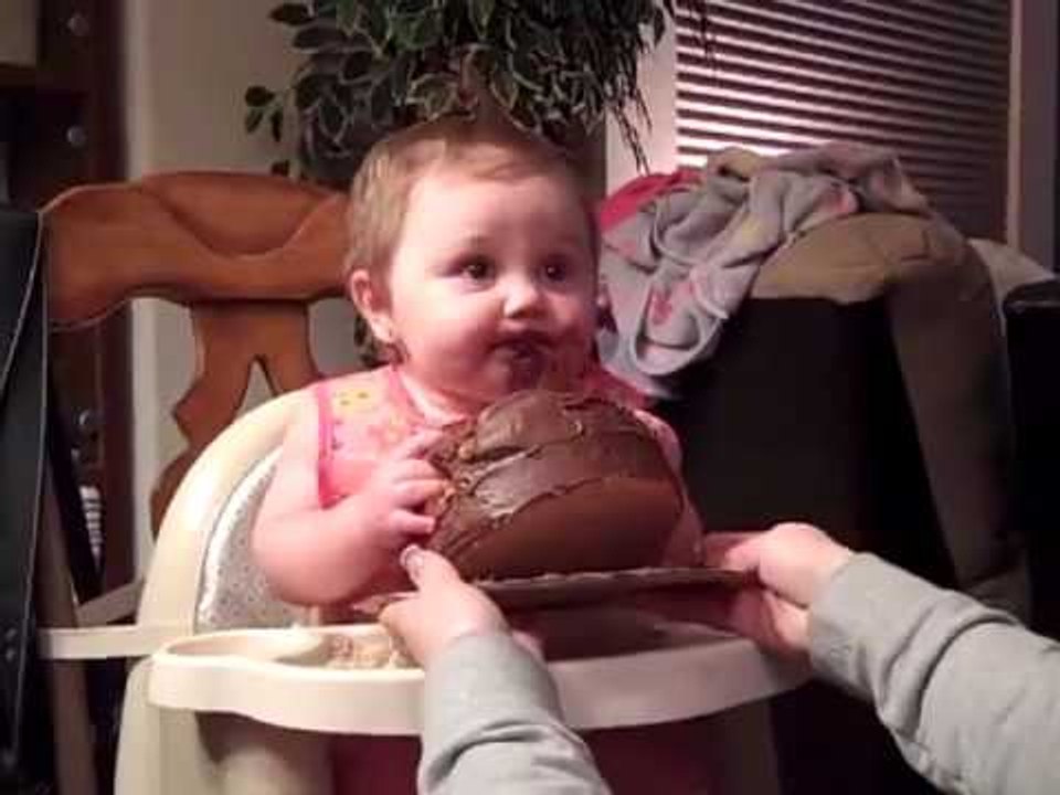 The funny reaction of a baby girl who tasted the choclate for the first time