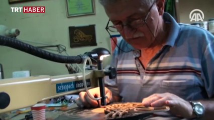 Ahşaptan Arapça harfler ile Yasin suresini yazdı