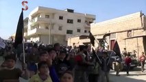 شبكة سوريا مباشر - حلب - الأتارب - 25/10/13 - مظاهرة تنادي بخروج داعش من المدينة جزء 1